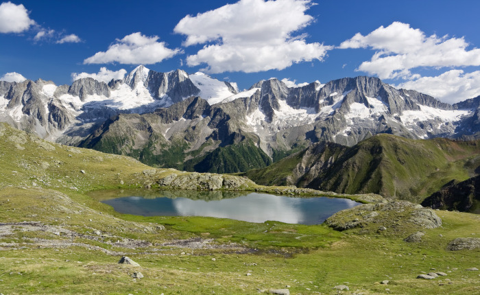 High-altitude trekking tours in the Rhaetian Alps
